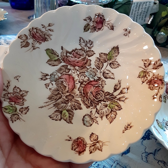 4 JOHNSON BROTHERS,  Devon Sprays,  5" Berry Bowls - Picture 3 of 4